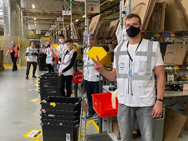 Praca bez barier: Amazon zatrudnia w Polsce pracowników z wadami słuchu