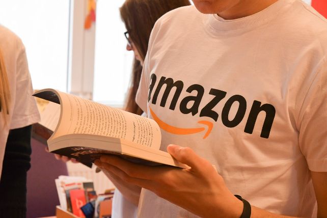 Czwarta edycja Kindloteki – pracownicy Amazon przekazali 7500 e-booków,  1500 książek i 150 czytników szkołom z okolic Poznania, Wrocławia, Szczecina i Sosnowca
