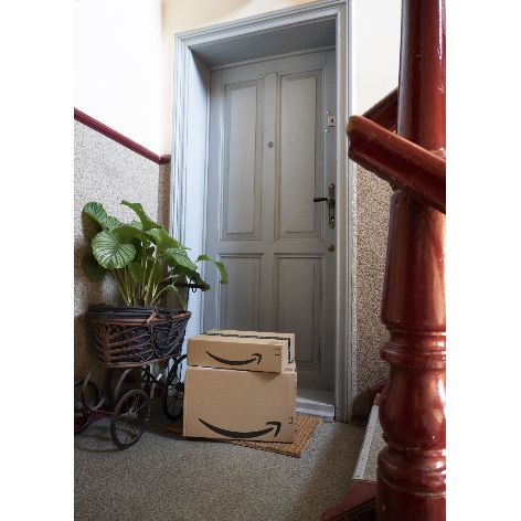 Amazon-Paczki-pod-drzwiami-1